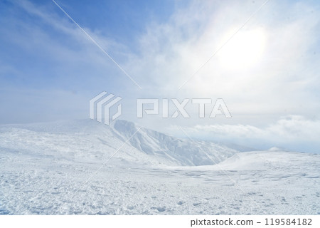 The mysterious, majestic and impressive snowscape of the Zao mountain range in Yamagata Prefecture The mysterious, majestic and impressive snowscape of the Zao mountain range in Yamagata Prefecture 119584182