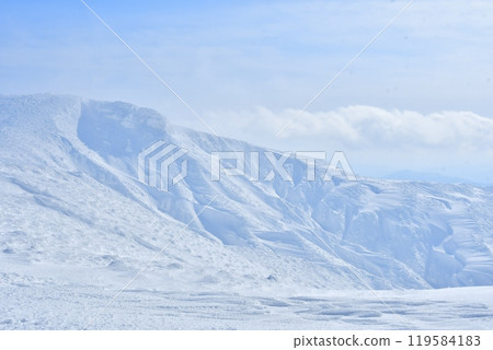 The mysterious, majestic and impressive snowscape of the Zao mountain range in Yamagata Prefecture The mysterious, majestic and impressive snowscape of the Zao mountain range in Yamagata Prefecture 119584183