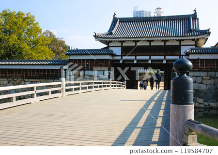 The entrance to Hiroshima Castle, the Omote-myomon Gate at the main entrance of Ninomaru 119584707