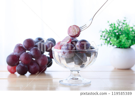 Pione by the window (cut image) Pione by the window (cut image) 119585389