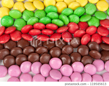 Multicolor dragee drops chocolate glazed isolated on the white background 119585613