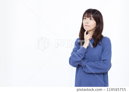 一個擔心的女人 119585755