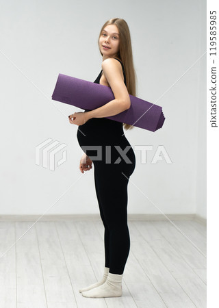 fitness health belly woman pregnancy yoga motherhood exercise mother female expecting pregnant 119585985