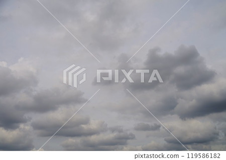 多雲的天空 多雲的天空 119586182