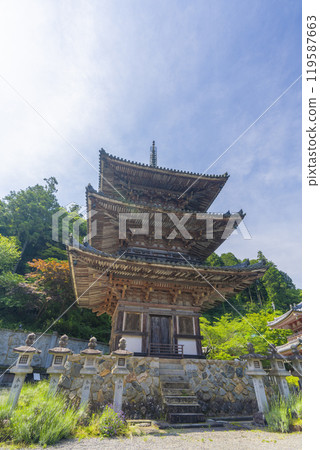 初夏的奈良,坪坂寺,三層寶塔 初夏的奈良,坪坂寺,三層寶塔 119587663
