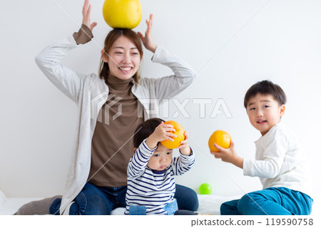 Family with fruits 119590758