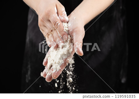 The texture of white wheat flour, the flour spills out of the cooks hands. The texture of white wheat flour, the flour spills out of the cooks hands. 119591035