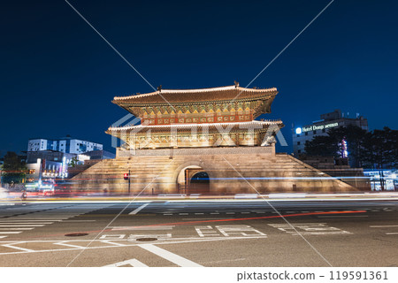 Seoul Dongdaemun at night 119591361