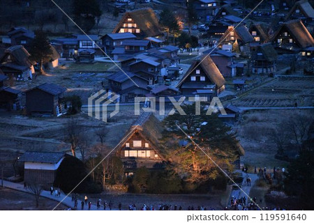 Shirakawa-go: Winter illumination from the Ogimachi Castle Ruins Park Observatory 119591640