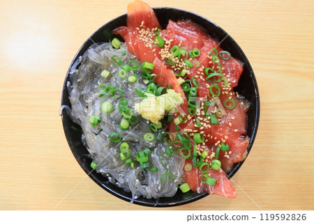Delicious seafood rice bowl with fresh shirasu and tuna Delicious seafood rice bowl with fresh shirasu and tuna 119592826