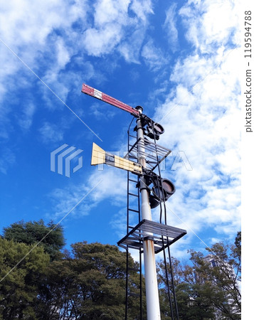 A semaphore signal shining against the blue sky 119594788
