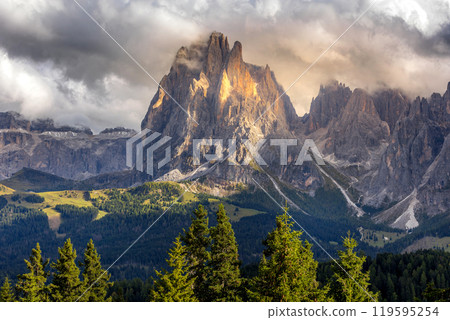 Sasso Lungo mount, Alpe di Siusi, Dolomites, Italy Sasso Lungo mount, Alpe di Siusi, Dolomites, Italy 119595254