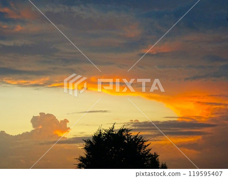 美麗的夕陽天空 119595407