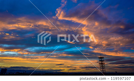 天空被夕陽染紅 天空被夕陽染紅 119597107