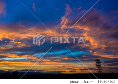 天空被夕陽染紅 天空被夕陽染紅 119597108
