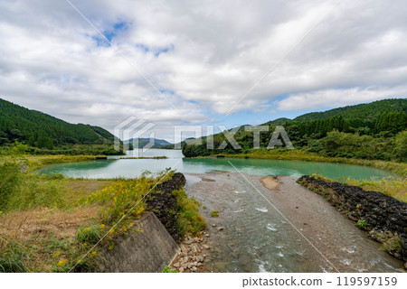 通往天神湖的河流 通往天神湖的河流 119597159
