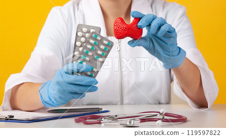 woman doctor pointing at thyroid anatomical model in his office 119597822