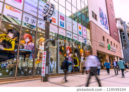 日本十月的東京城市景觀。入境旅遊繼續...秋葉原擠滿外國遊客=24日 119599104