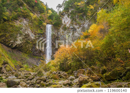 平湯大瀧的秋天（奧飛驒溫泉鄉/平湯溫泉） 119600140