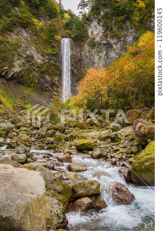 平湯大瀧的秋天（奧飛驒溫泉鄉/平湯溫泉） 119600145