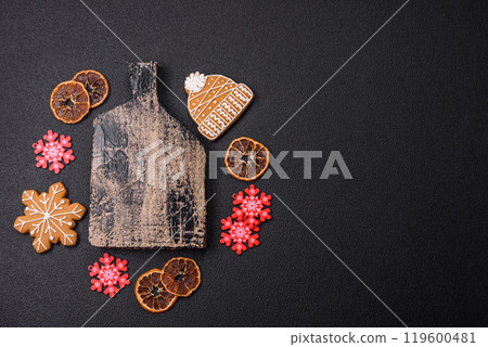Empty wooden cutting board with copy space with gingerbread cookies and Christmas decor 119600481