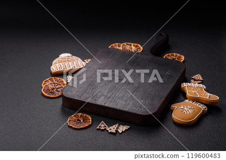 Empty wooden cutting board with copy space with gingerbread cookies and Christmas decor Empty wooden cutting board with copy space with gingerbread cookies and Christmas decor 119600483