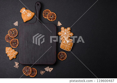 Empty wooden cutting board with copy space with gingerbread cookies and Christmas decor 119600487