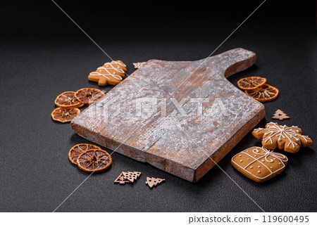 Empty wooden cutting board with copy space with gingerbread cookies and Christmas decor 119600495