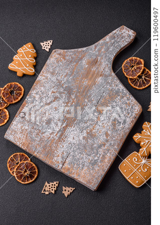 Empty wooden cutting board with copy space with gingerbread cookies and Christmas decor 119600497