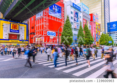 Tokyo cityscape in Japan in October. Inbound tourism continues... Akihabara bustling with foreign tourists = 24th Tokyo cityscape in Japan in October. Inbound tourism continues... Akihabara bustling with foreign tourists = 24th 119600963
