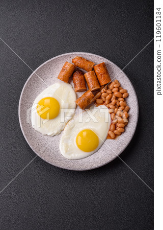 Full English breakfast with boiled eggs, beans, sausages, tomatoes 119601184