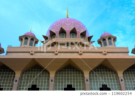 Pink Mosque in Kuala Lumpur, Malaysia 119602254