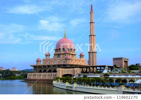 Pink Mosque in Kuala Lumpur, Malaysia 119602270