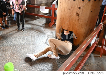 Nara Todaiji Temple - Passing through a hole in a pillar - Perfect health and fulfillment of a great wish 119602278
