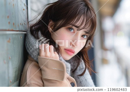 一個女人在冬天見面的肖像 119602483
