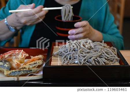 Zaru soba, soba restaurant, traditional Japanese cuisine 119603461