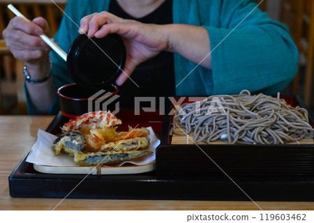 Zaru soba, soba restaurant, traditional Japanese cuisine 119603462