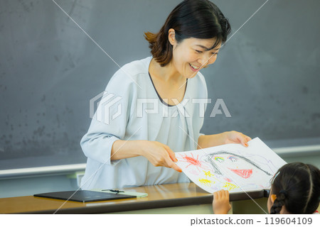 小學生在教室上課 小學生在教室上課 119604109