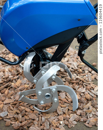 Small tiller 119604419