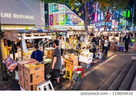 Seoul: Myeongdong at night, lined with gourmet food stalls Seoul: Myeongdong at night, lined with gourmet food stalls 119604616