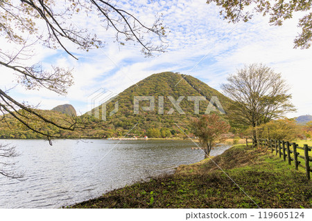 榛名山、榛名湖、秋葉、榛名山、烏帽岳 榛名山、榛名湖、秋葉、榛名山、烏帽岳 119605124