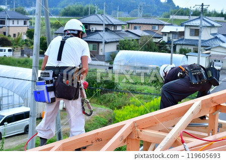 A two-story wooden house built using the wooden frame construction method by carpenters and other craftsmen. 119605693