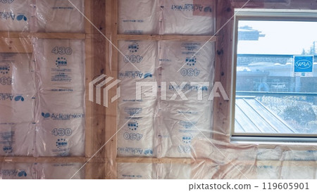 新建獨棟住宅需要隔熱材料來創造舒適的居住環境。 119605901