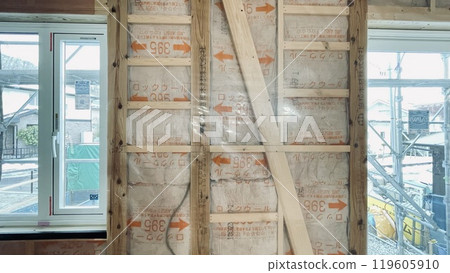 新建獨棟住宅需要隔熱材料來創造舒適的居住環境。 新建獨棟住宅需要隔熱材料來創造舒適的居住環境。 119605910