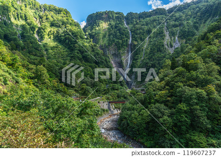 The mysterious waterfall, Hannoki Falls, Tateyama Town, Nakaniikawa District, Toyama Prefecture The mysterious waterfall, Hannoki Falls, Tateyama Town, Nakaniikawa District, Toyama Prefecture 119607237