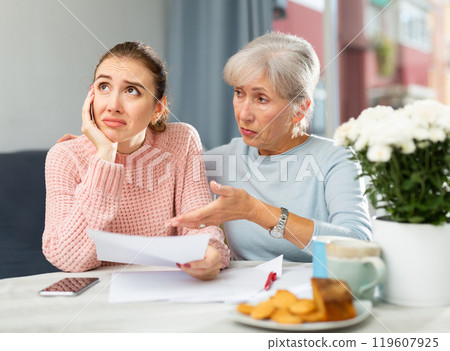 Young woman with financial problems and her mother at home 119607925