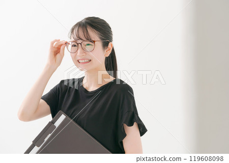 白色背景中職業婦女的肖像 119608098