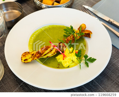 French courgette cream soup 119608259