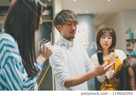 hairdressing salon, practicing, practise 119608364