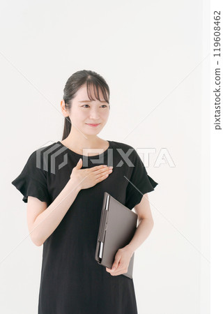 白色背景中職業婦女的肖像 119608462
